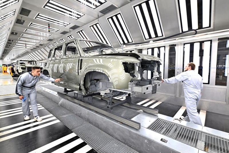 Jaguar Land Rover сократит 4000 сотрудников на фоне падения прибыли и продаж