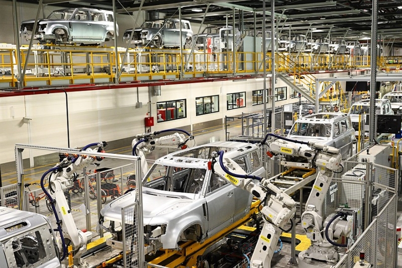 Jaguar Land Rover сократит 4000 сотрудников на фоне падения прибыли и продаж