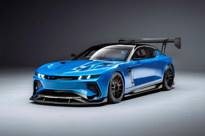 Новый Jensen Interceptor представлен в трековой версии GTX, дорожное купе тоже будет