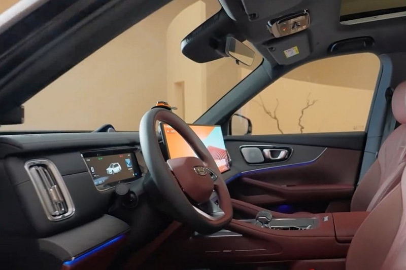 Роскошный кроссовер Geely Monjaro Plus готовится к старту продаж